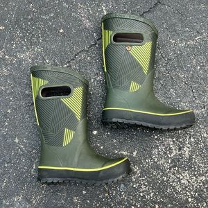 Bogs toddler size 9T rain boots
